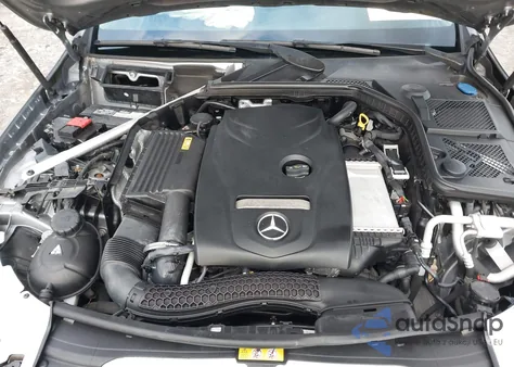 2015 Mercedes-Benz C 300 Luxury/Sport z USA, uszkodzony, nr VIN 55SWF4JB3FU074621